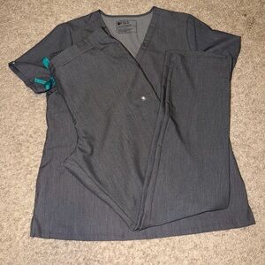 FIGS Women's Scrub Set Large (Graphite Color)